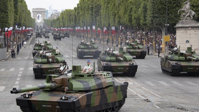 Франция ще изпрати на Украйна 155 милиметрови самоходни артилерийски установки Caesar