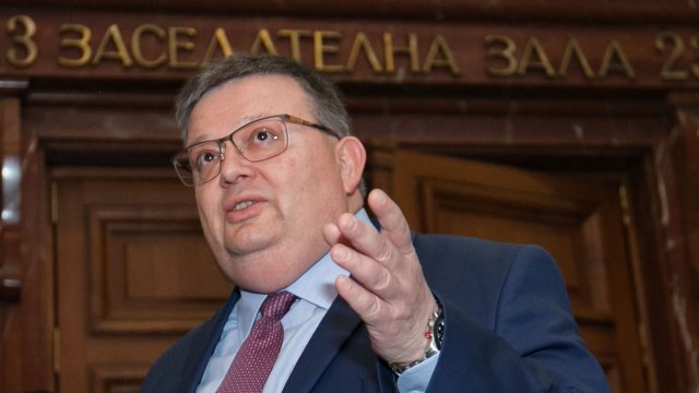 Подалият оставка председател на Антикорупционната комисия КПКОНПИ Сотир Цацаров се