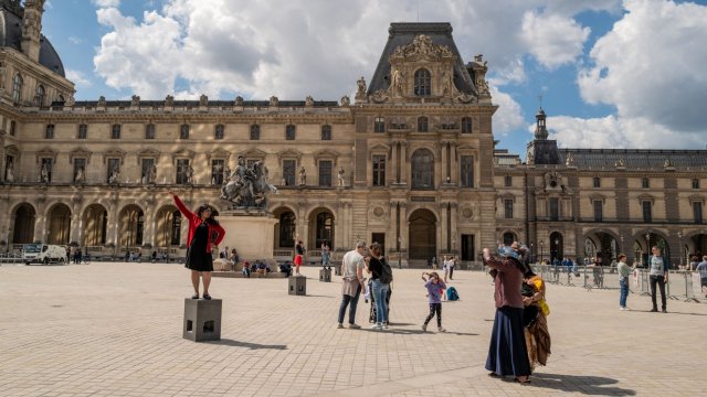 Френската полиция арестува 14 души от банда която е търгува