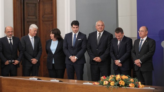 Служебното правителство трябва да реши дали да потвърди офертата за