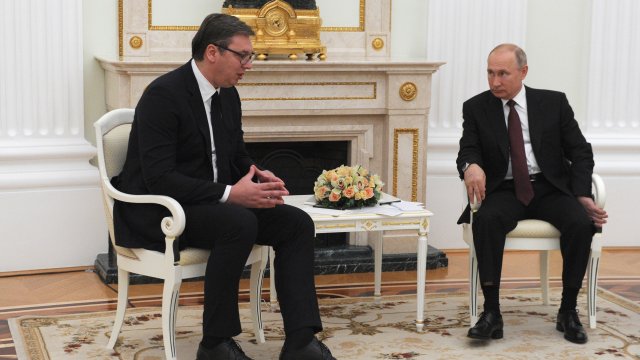 Русия трябва да спре да се опитва да набира сърби