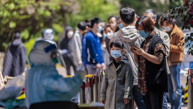 Китай съобщи за смъртта на трима души от коронавирус в