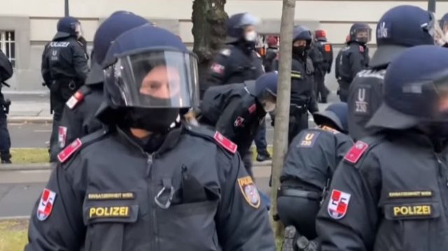 Масови протести във Виена срещу Ковид мерките По данни на