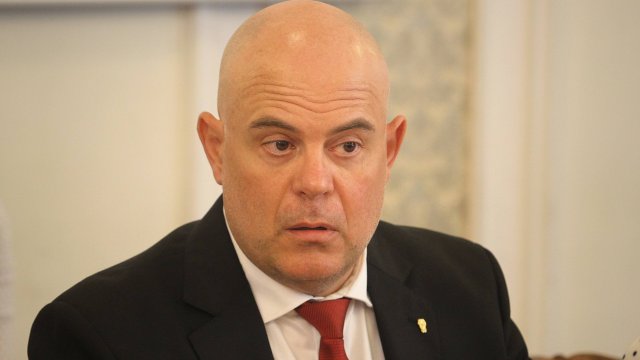 Вчера Висшият съдебен съвет отказа да освободи Иван Гешев от