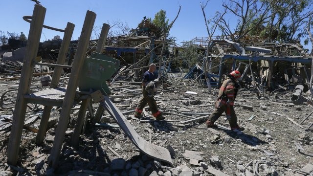 Силни експлозии отекнаха във военновъздушна база в анексирания от Русия
