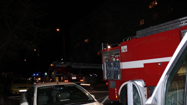 Мъж загина при голям пожар в жилищен блок в Благоевград