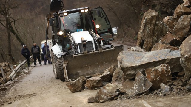 Движението при км 75 на пътя София Самоков се