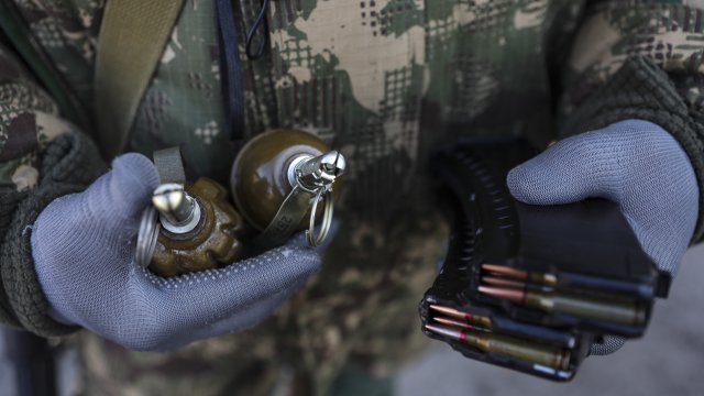 Русия заяви днес че планира да атакува оръжейни заводи в