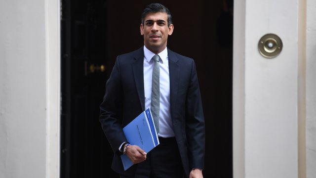 На близо 7 000 километра разстояние Индия следи с интерес