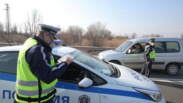 Полицаи предотвратиха голяма трагедия на АМ Тракия Разиграла се е
