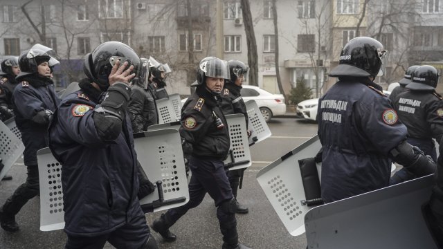 Във връзка с масовите протести и обявяването на извънредно положение
