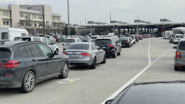 Турция вече пуска българските туристи с лични карти съобщават туроператори