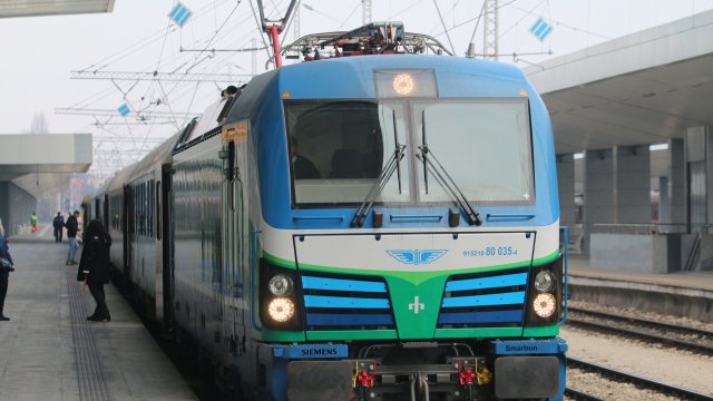 Влакът от София за Бургас е аварирал тази вечер около
