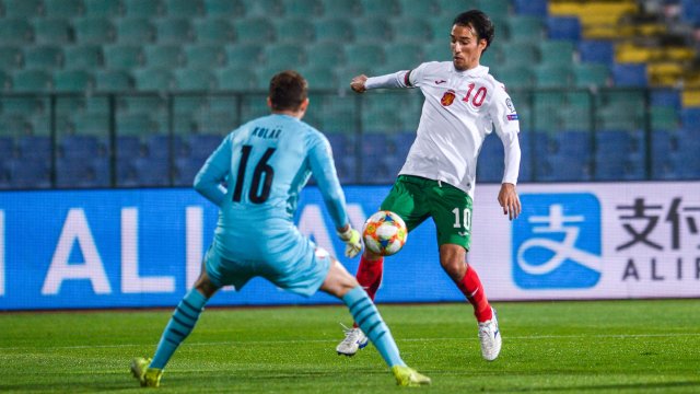 Бившият капитан на националния отбор Ивелин Попов ще премине в