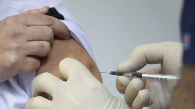 Поставянето на бустерни дози ваксини срещу Ковид 19 е в основата