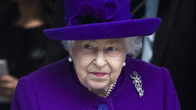 Кралица Елизабет II е дала положителен тест за Ковид-19. свързаниКралицата