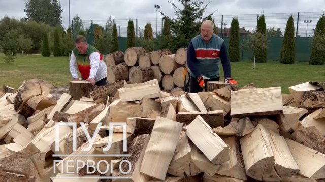 Беларуският президент цепи дърва и се подигра на Европа за