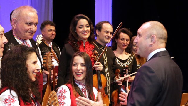 През седемте десетилетия на своята впечатляваща дейност Държавният фолклорен ансамбъл