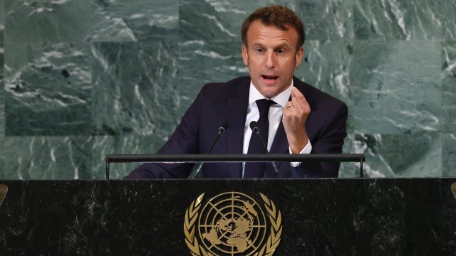 Наш дълг е да не се поддаваме на шантажа на