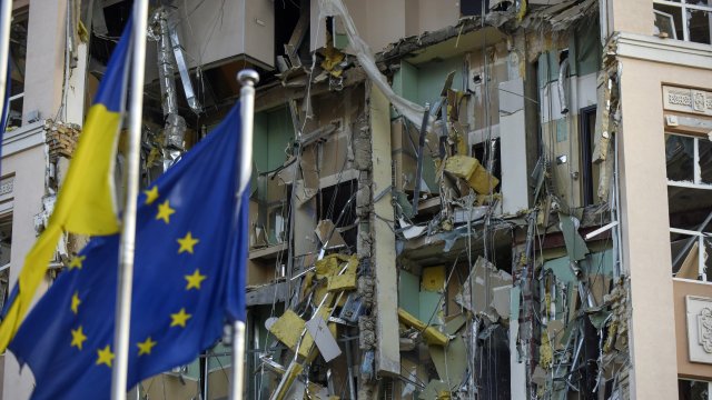 Русия изстреля над 30 ракети по цели в Украйна рано