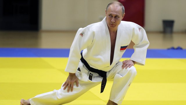 Руският президент Владимир Путин остана без почетния си черен колан