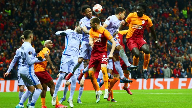 Барселона удари Галатасарай с 2 1 като гост в осминафинален мач реванш