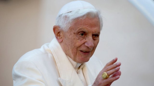 Папа Франциск ще ръководи заупокойната служба за Бенедикт XVI на