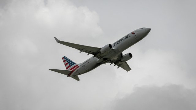 Полет от Лос Анджелис до Вашингтон кацна аварийно заради проблемен