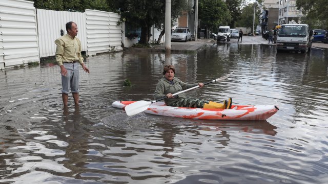 Лошо време с дъждове и гръмотевични бури засегна почти цяла