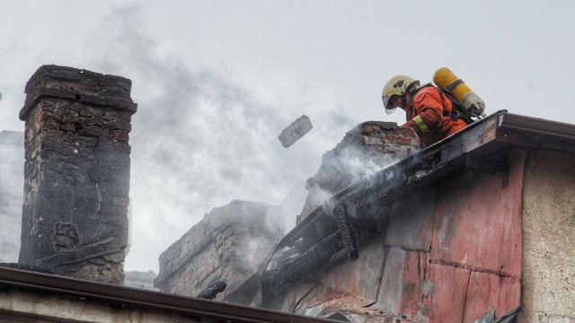 Две жени пострадаха при пожар в апартамент във Велико Търново