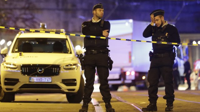 Белгийските власти започнаха разследване за тероризъм след убийството на полицай
