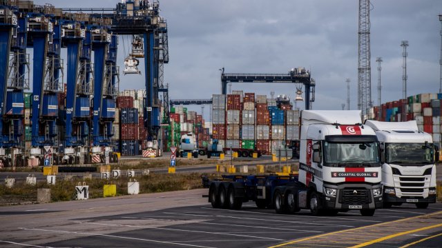 Океанските превозвачи отменят десетки плавания по най натоварените маршрути в света