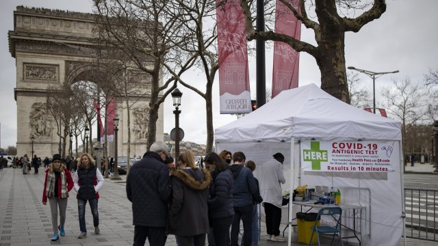 Франция смекчава от утре правилата за самоизолация за ваксинираните които