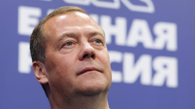 Заместник председателят на руския Съвет за сигурност Дмитрий Медведев поздрави милиардера