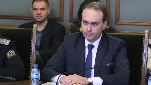 Няма пряка военна заплаха няма заплаха за националната сигурност но