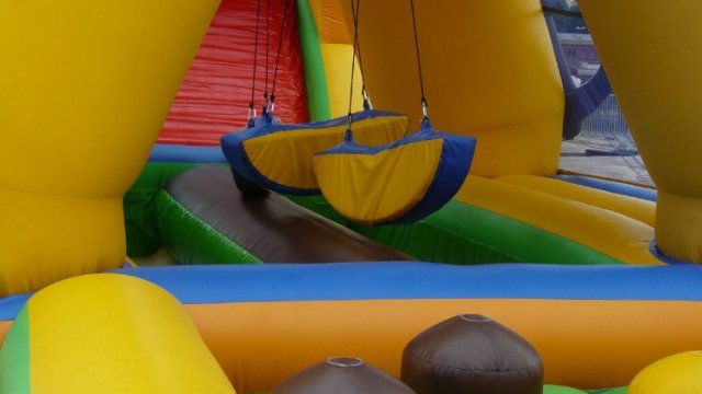 Най малко четири деца загинаха в Австралия при инцидент с надуваем