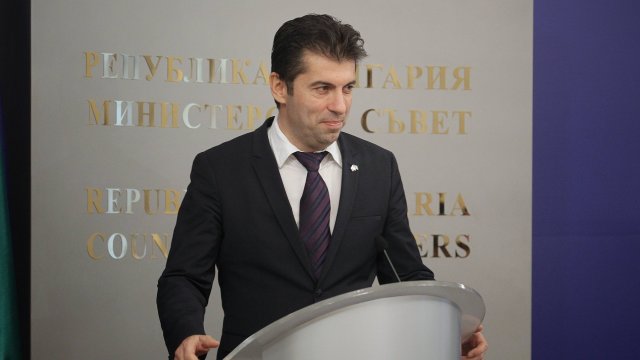 Среднощно изслушване на премиера Кирил Петков в Народното събрание След