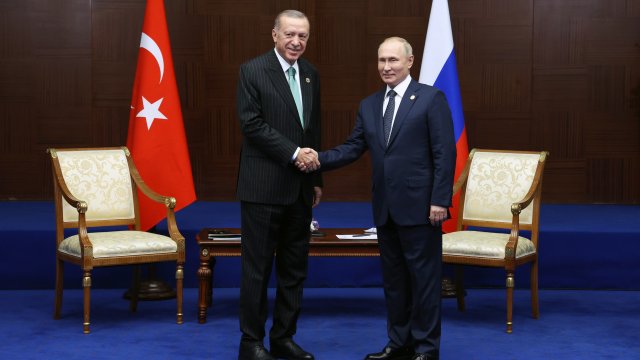 Турският президент Реджеп Ердоган разговаря днес по телефона с руския