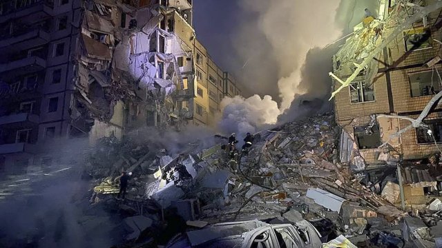 Поне петима души са загинали а 27 други сред които