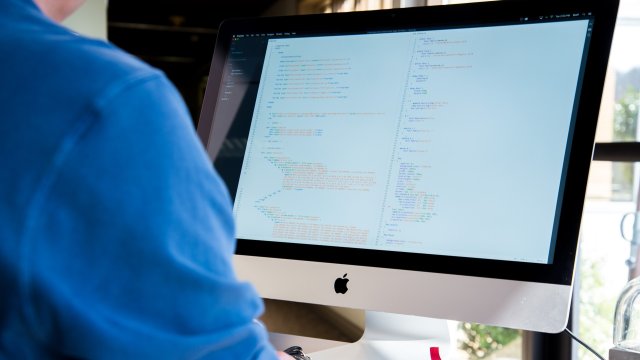 Средната годишна брутна заплата в ИТ сектора у нас възлиза