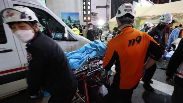 Най-малко 22 чужденци загинаха при навалицата и последвалото стъпкване в популярния