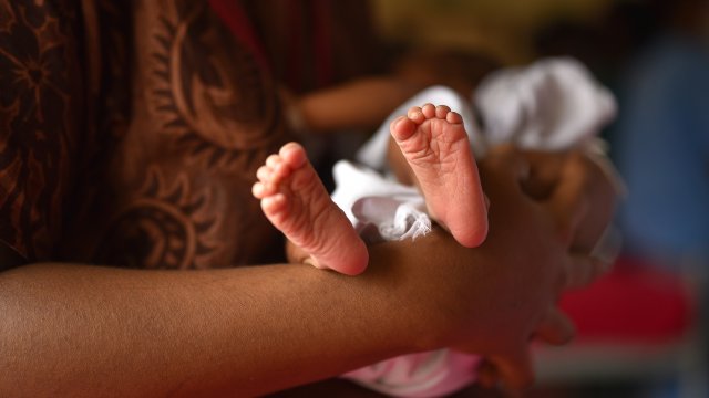 Индийските власти са спрели производството на сироп за кашлица във