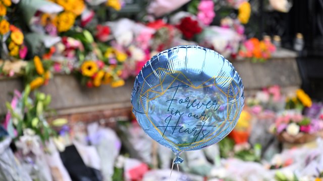 Жителите и посетителите на Обединеното кралство бяха помолени да не