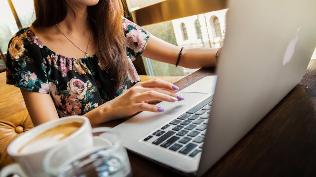 Всеки ден докосваме телефона си лаптопа си електронните си устройства