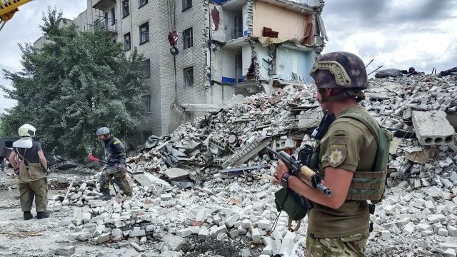Броят на жертвите на руската ракетна атака срещу жилищен блок