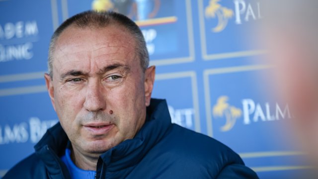 Изпълнителният директор на Левски Ивайло Ивков и старши треньорът на