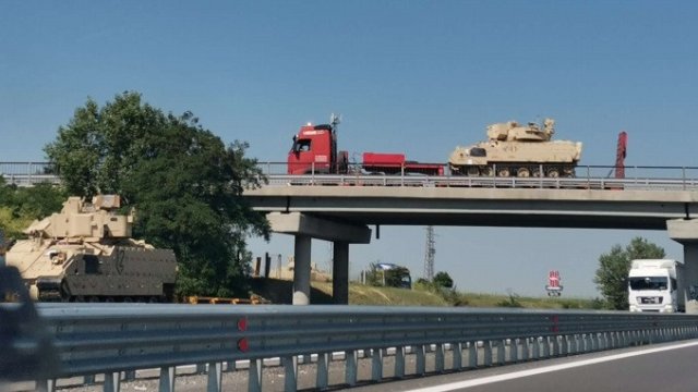 Военнослужещи и военна техника от състава на въоръжените сили на