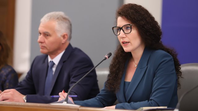 Повече от две седмици работата на Български пощи продължава да е