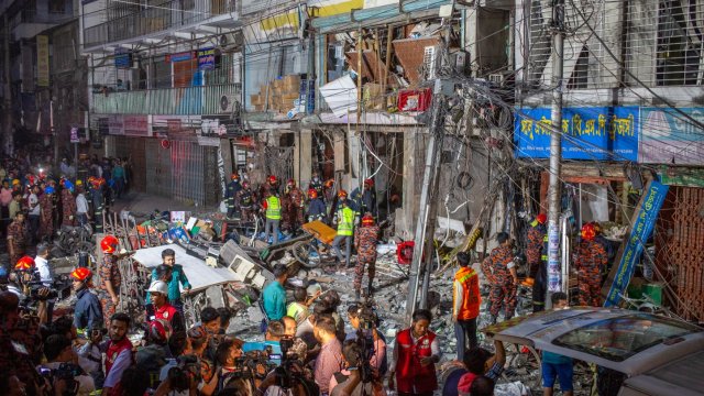 Най-малко 15 души загинаха, а 200 са ранени при взрив в търговски център в  Бангладеш - Bgonair
