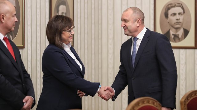 Президентът Румен Радев връчи на БСП третия мандат за съставяне